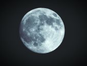 صخور القمر من مهمة أبولو تساعد على تغيير فهم الكون.. كم منها وصل الأرض؟