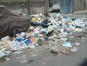 تراكم القمامة أمام مكتب البريد مشكلة أهالى شبرا مصر