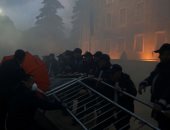 صور..اشتباكات وأعمال عنف فى مظاهرات حاشدة بألبانيا تطالب الحكومة بالاستقاله