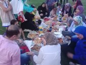 رمضان الخير واللمة.. عائلة تجمع أحفادها ليلتقون للمرة الأولى بحديقة الأزهر 