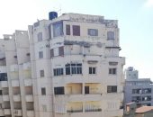 عقار مائل فى سموحة بالإسكندرية والأهالى يستغيثون بإزالته قبل وقوعه