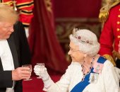 مشاهد من زيارة ترامب لبريطانيا.. نوم وتجاهل ومخالفة للبروتوكول الملكى