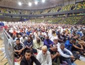 صور.. آلاف المسلمين يؤدون صلاة عيد الفطر فى "بلباو" الإسبانية