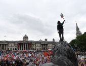 صور.. آلاف يحتجون على ترامب فى لندن لكنهم أقل من المحتجين العام الماضى