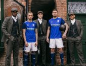 على طريقة عصابة الـ Peaky blinders .. نادى برمنجهام يقدم لاعبيه للموسم الجديد