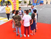 شاهد.. الرئيس السيسى يصافح أطفال الشهداء ويلتقط الصور التذكارية معهم