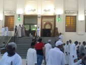 صور..  إقبال المواطنين على الساحات والمساجد لاداء صلاة العيد بأسوان