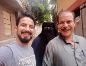 مع الأهل الفرحة فرحتين.. "صبرى" يحتفل مع والديه بعيد الفطر فى الغربية