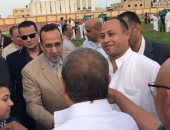 بعد أداء الصلاة.. محافظ شمال سيناء يهنئ الأهالى بعيد الفطر المبارك