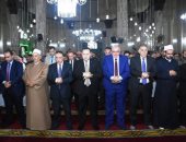محافظ الإسكندرية يشارك المواطنين صلاة عيد الفطر بمسجد أبو العباس المرسى