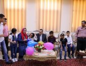 أهالى سيناء يحتفلون بالعيد بالخروج فى مسيرات.. ووفد الكنيسة يهنئى المحافظ