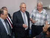 رئيس النقل العام بالقاهرة يتفقد مستشفى الهيئة ويوزع "العيدية" على المرضى
