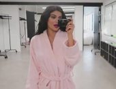 من ساعة ما فتحت عينيها من النوم.. "كايلى جينر" تشارك معجبيها يومها "فيديو"