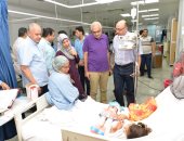 صور.. رئيس جامعة المنصورة يتفقد الخدمات الطبية بمستشفى الطوارىء فى ثانى أيام العيد