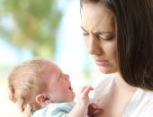 هل يتأثر نمو الرضيع إذا تركتيه يبكى فى الشهور الأولى