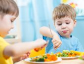 6 أطعمة ضرورية فى نظام طفلك الغذائى أبرزها الشوفان