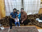 قارئ يشارك بصورة أبنائه مع محمد صلاح فى منزله بقرية نجريج