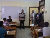 صور.. محافظ المنيا يتفقد لجان الثانوية العامة لمتابعة انتظام سير الامتحانات