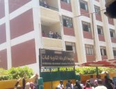 من شبابيك اللجان.. طلاب ثانوية الغردقة يطمئنون أولياء الأمور على سهولة العربى