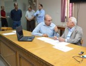 صور.. محافظ بورسعيد يتفقد غرفة عمليات الثانوية العامة لمتابعة سير الامتحانات 