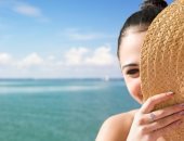 زيت جوز الهند والشاى الأخضر.. اعرفى إزاى تعالجى حروق الشمس وانتى على البحر