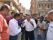 محافظ الإسماعيلية يتفقد أعمال رصف شوارع حى ثان ونطاق منطقة الاستاد