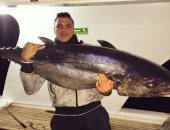 عمرو زكى متحديًا محمد صلاح: "البحر واحد والسمك أنواع يا عالمى"