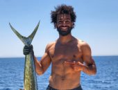 عمرو وردة يلتقط صورة مع محمد صلاح ويعلق ساخرا "الجونة"