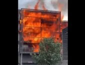 لحظات مروعة.. فرار سكان عقار  فى لندن بعد نشوب حريق هائل به (فيديو)