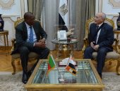 العصار يبحث مع سفير بنين بالقاهرة مجالات التعاون المشترك