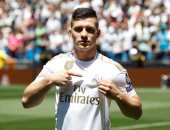 ريال مدريد يقدم يوفيتش أمام جماهير الملكى فى البرنابيو.. فيديو وصور