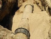 اصلاح كسر خط المياه الرئيسى بالطريق الدائرى بالمعلمين بأسيوط