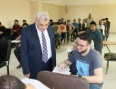 صور.. نائب رئيس جامعة طنطا يتفقد لجان الامتحانات ومركز علاج الأورام