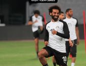 سوبر كورة.. منتخب مصر يحتفل بمحمد صلاح فى معسكر برج العرب