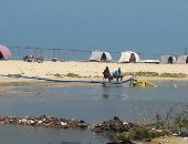 صور.. اضبط مخالفة.. مياه المجارى تصب فى شاطئ بور فؤاد