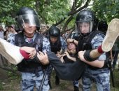 العالم هذا المساء.. توكاييف يؤدى اليمين الدستورية رئيسا لكازاخستان.. استمرار أعمال الشغب فى هونج كونج واشتباكات عنيفة مع الشرطة.. والشرطة الروسية تلقى القبض على 94 شخصا على الأقل فى احتجاجات بموسكو