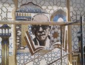 تركيب لوحات فنية أمام متحف نجيب محفوظ بالجمالية.. صور