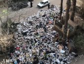 تلال من القمامة بمنطقة المساكن فى كفر طهرمس