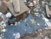 اضبط مخالفة .. الصرف والقمامة تغرقان مدرسة الشهيد أشرف سلومة بالقليوبية 