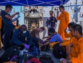 البحرية الأمريكية: طاقم ناقلة النفط كوكوكا كاريدجس عاد للمساعدة فى قطرها
