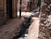 شارع باب الشعرية بالزقازيق يغرق فى مياه الصرف الصحى