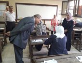 صور.. رئيس جامعة الأزهر يتفقد سير امتحانات الثانوية بمعهد فتيات أرض الجنينة