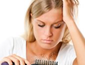 نامى كويس وما تسرحيش والعبى يوجا.. 5 نصائح للتغلب على تساقط الشعر