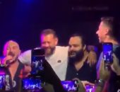 فيديو..شيكو والسعدنى وعمرو يوسف يرقصون مع عسيلي على المسرح 