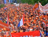 إيه الجمال ده.. شاهد جماهير هولندا بشوارع فرنسا بمونديال السيدات.. فيديو