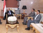 حكومة اليمن تسعى للحد من احتكار الحوثى لمنظومة الاتصالات