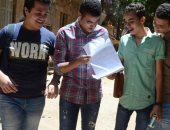 صور.. طلاب الأقصر يتوافدون على اللجان قبل بدء امتحان مادة الإستاتيكا 