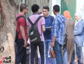 طلاب الثانوية العامة (علمى) يبدأون دخول لجان امتحان الاستاتيكا 