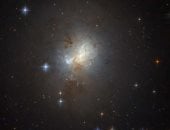 تلسكوب هابل يرصد مجرة ذات قلب كبير.. اعرف التفاصيل