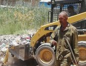 صور.. مجلس مدينة الأقصر يطلق حملة نظافة بشارع 25 ورفع أطنان من القمامة والمخلفات